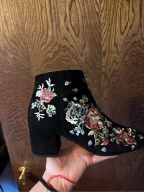 White House Black Market Black Suede Floral Embroidered Block Heel Ankle Boots